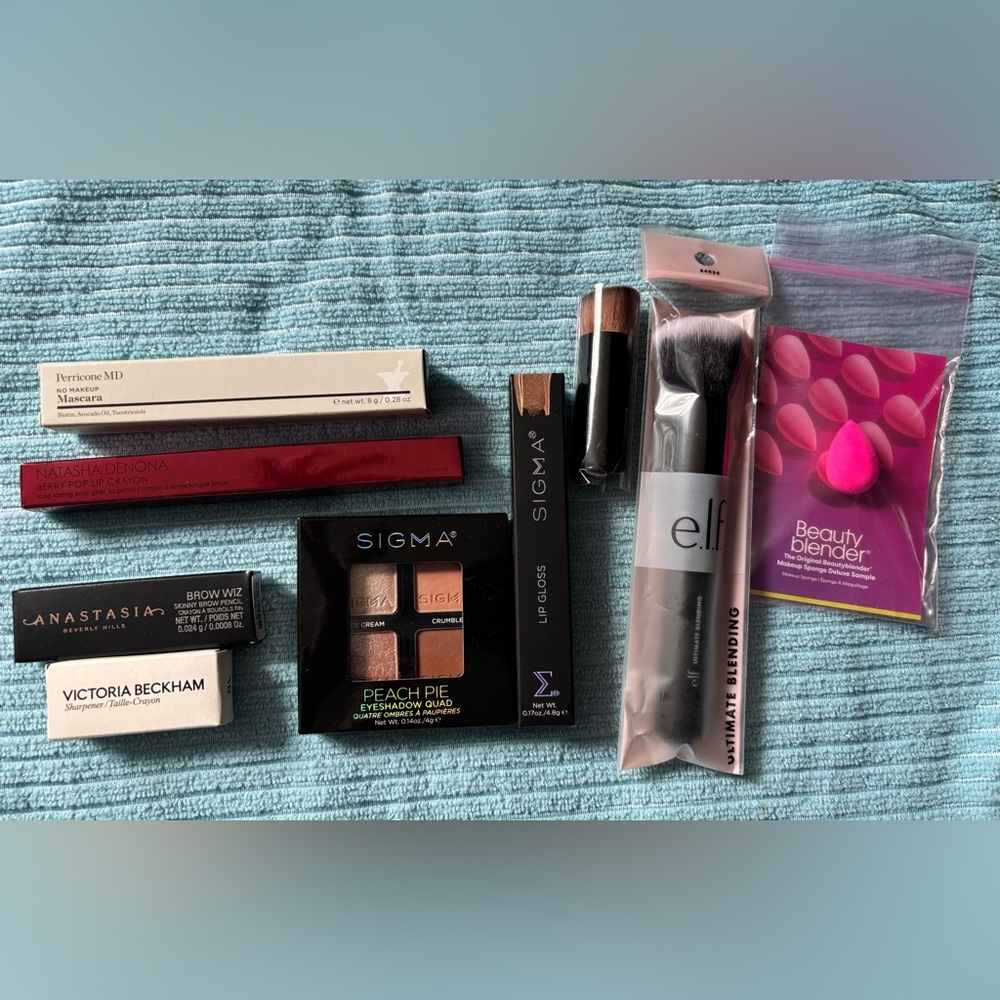 Assorted makeup & makeup brush bundle